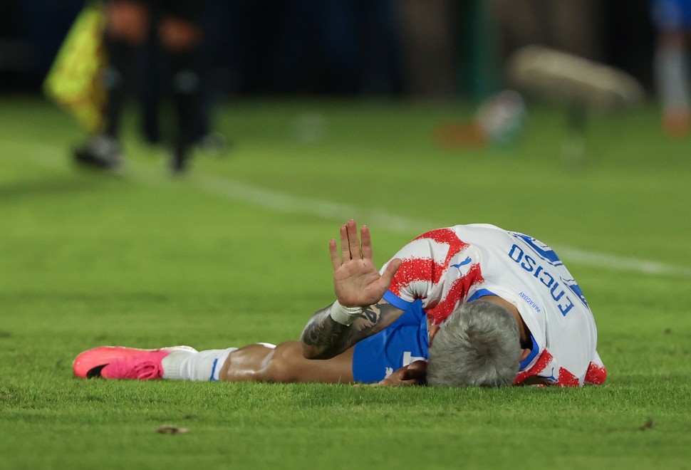 Paraguay en alerta: Julio Enciso salió lesionado y preocupa de cara al Mundial