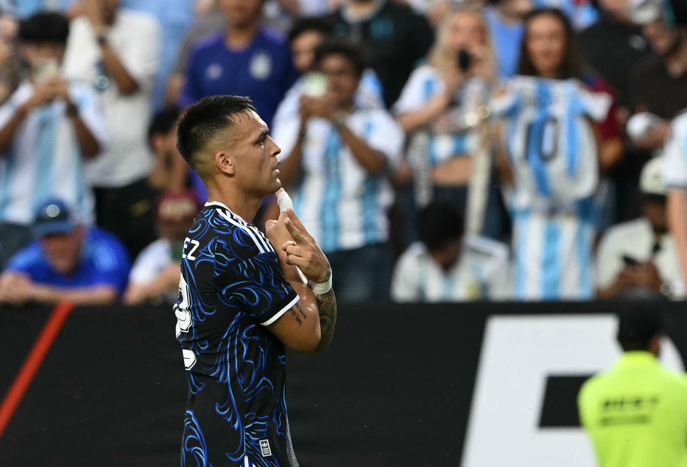 Video : La violenta patada a Senesi y el penal que Lautaro cambió por gol