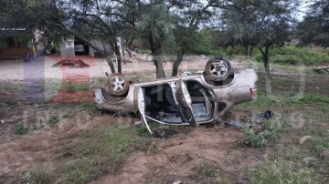 Docentes volcaron cuando viajaban a dar clases en Colonia Simbolar