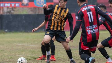 Comercio lo ganó sobre la hora y se quedó con un partidazo ante Mitre