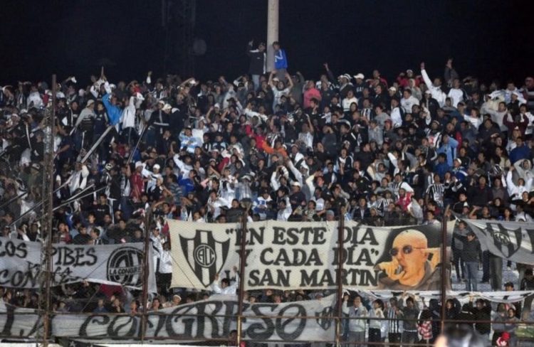 Del escenario al tablón: por qué el Indio Solari se volvió parte del fútbol argentino