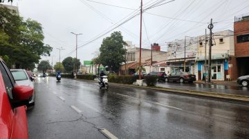 Leve llovizna sorprendió a los santiagueños durante la mañana