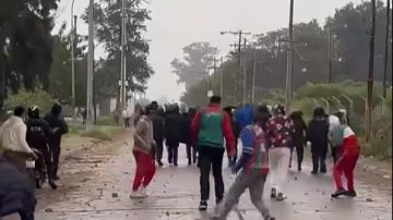 Los incidentes en Villa Unión-Central Argentino dejaron como saldo a un policía y un niño heridos en la cabeza