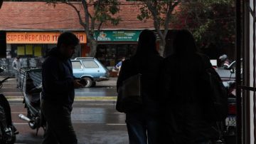 Jueves gris y ventoso con máxima de 10 grados en Santiago del Estero