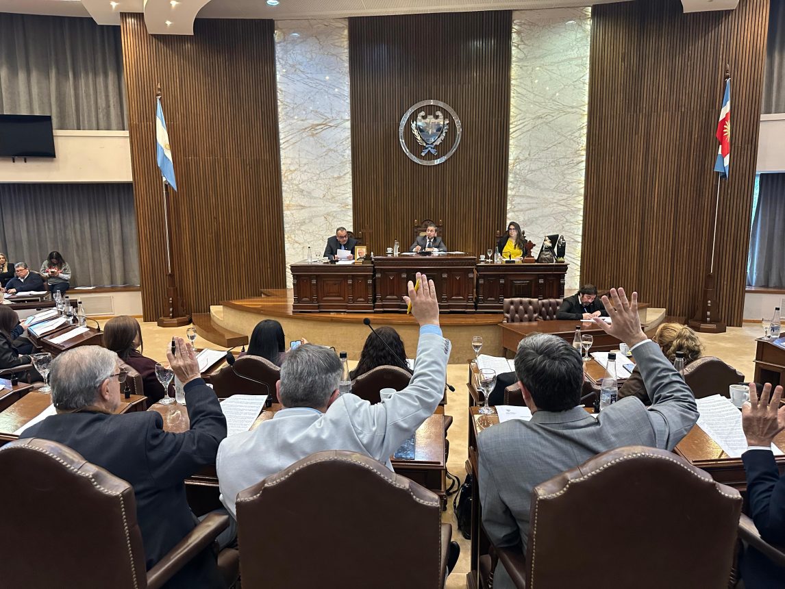 Fuerte respaldo de la Legislatura Provincial a la política salarial y social del gobierno santiagueño