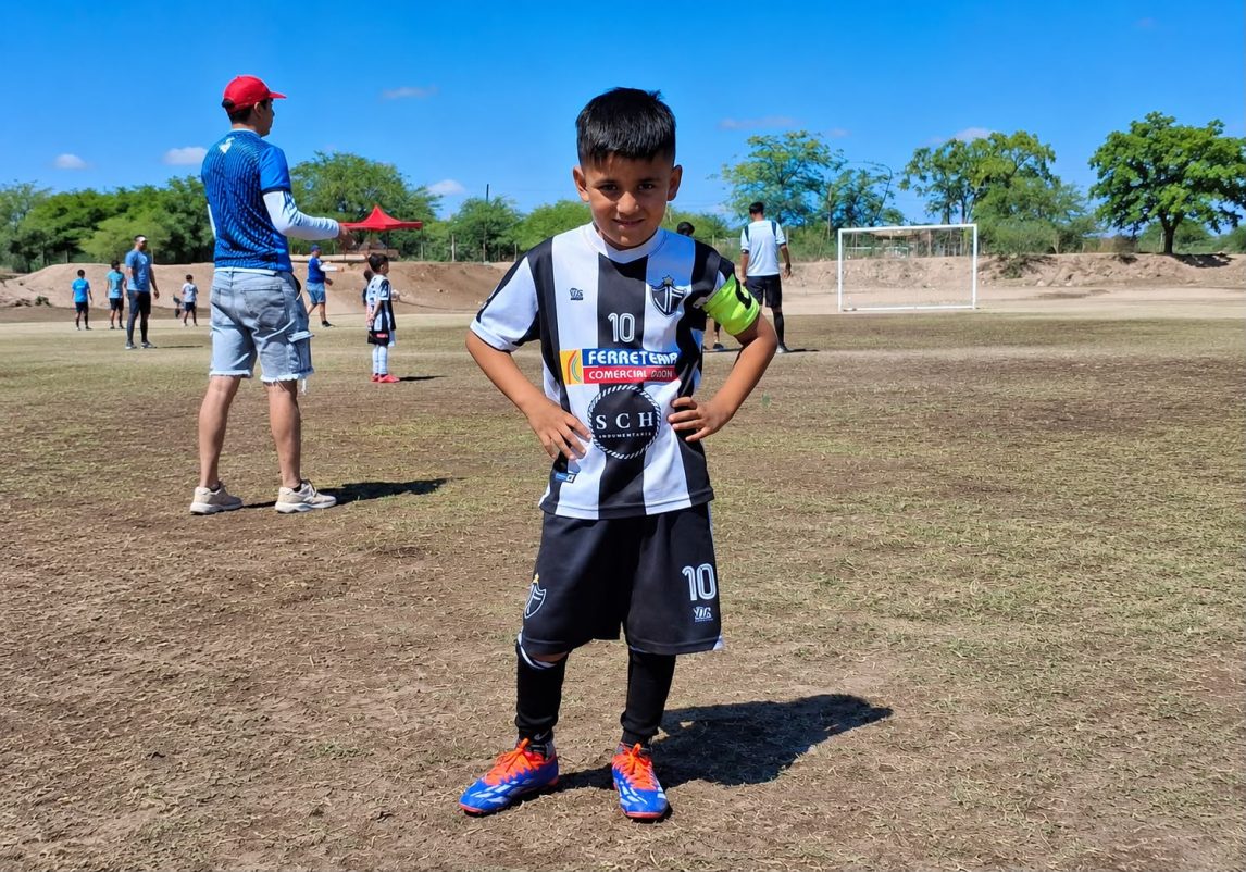 Con esfuerzo y mucha pasión, Jehiel Kaleb Carrizo va tras el sueño de jugar en Boca