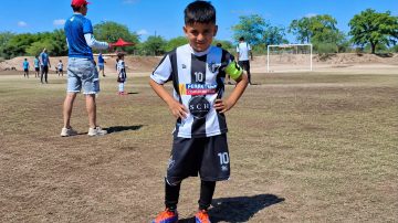 Con esfuerzo y mucha pasión, Jehiel Kaleb Carrizo va tras el sueño de jugar en Boca
