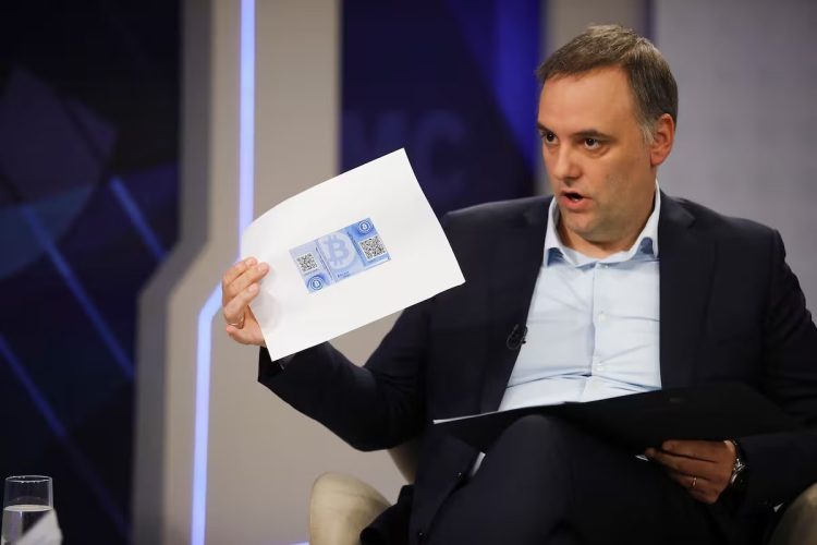 Adorni declaró bienes por $944 millones, compras en efectivo y un polémico préstamo de jubiladas