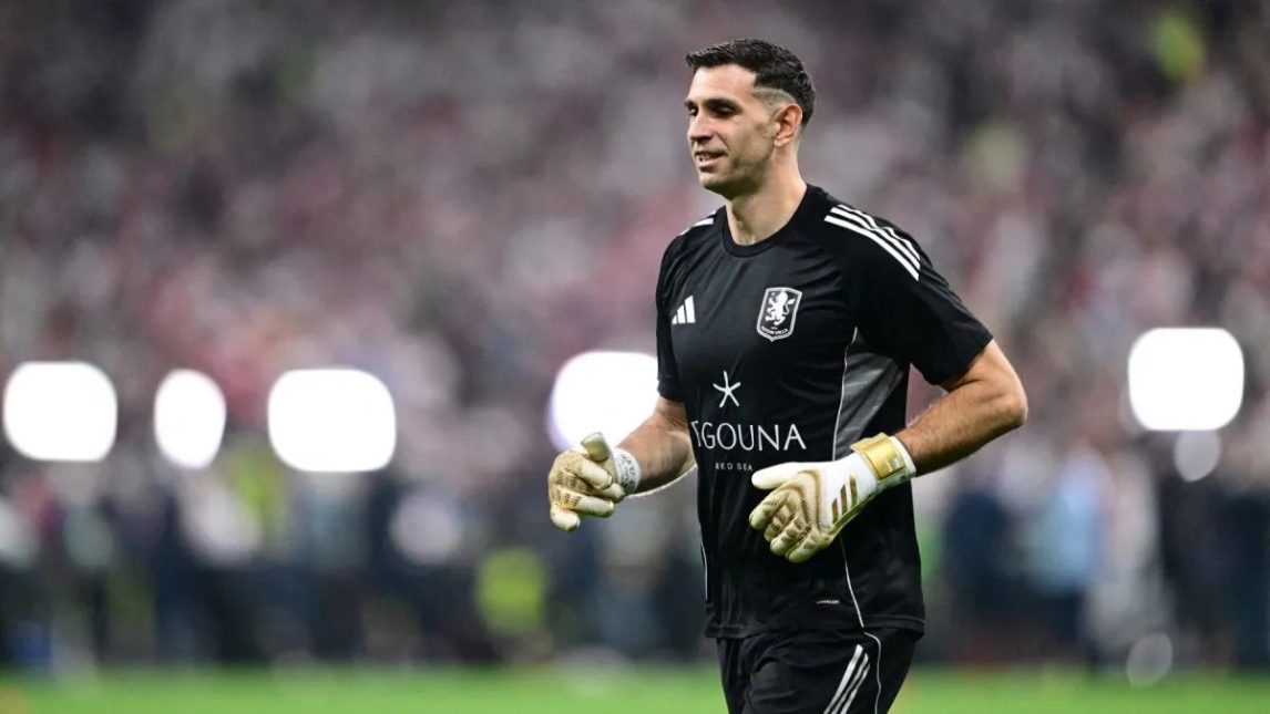 Cuenta regresiva para el debut: Dibu Martínez ya trabaja sin yeso y será titular