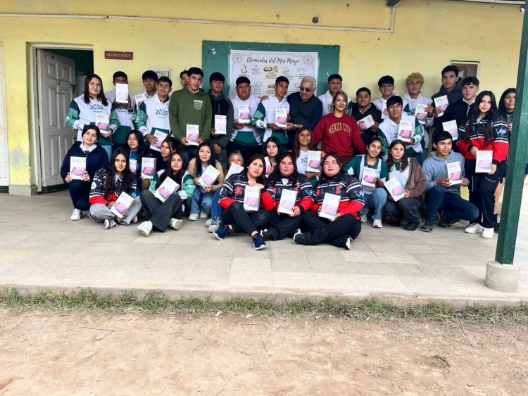 Entregaron tablets a alumnos de Cañada Escobar para fortalecer el acceso a la tecnología