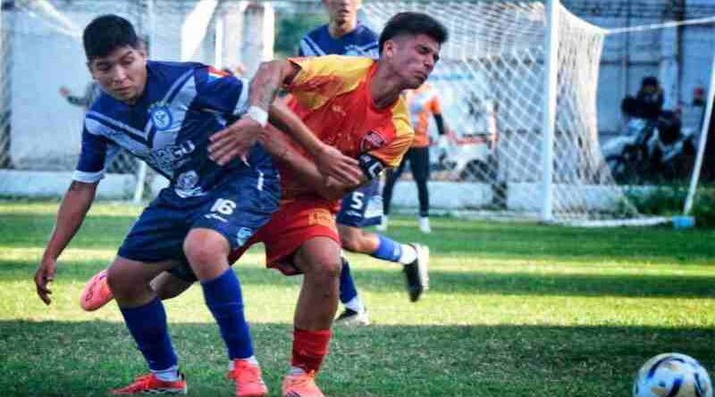 Vélez no afloja: goleó a Instituto y alcanzó la cima de la Zona Banda