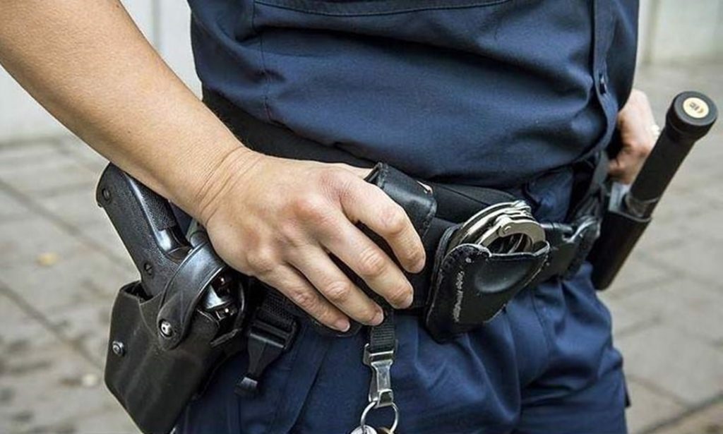Atraparon a uno de los dos delincuentes que robaron armas y equipos de comunicación de una comisaría