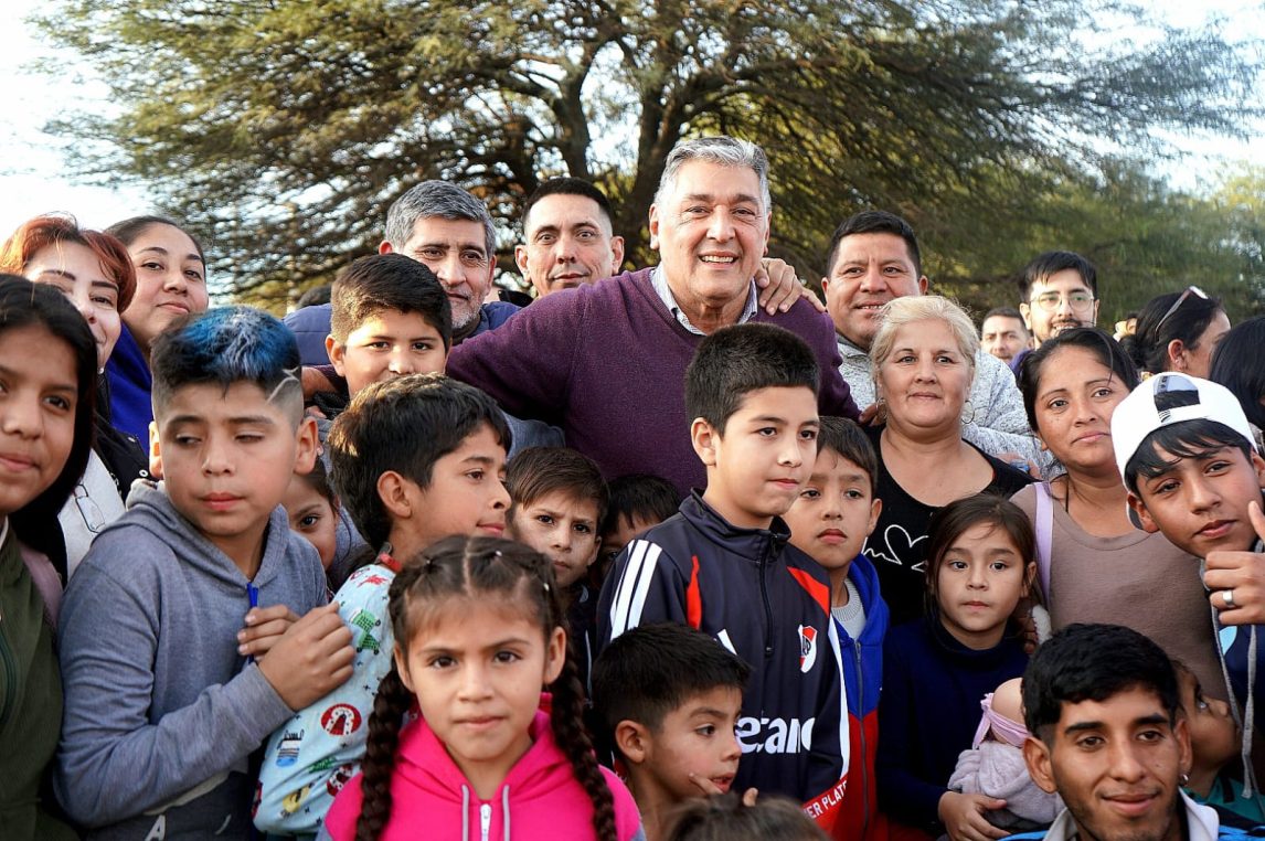 Nediani inauguró una cancha con césped sintético e iluminación LED en el Club Alto Verde