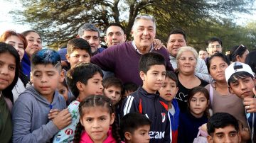 Nediani inauguró una cancha con césped sintético e iluminación LED en el Club Alto Verde