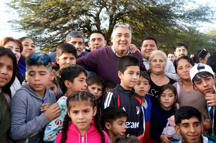 Nediani inauguró una cancha con césped sintético e iluminación LED en el Club Alto Verde