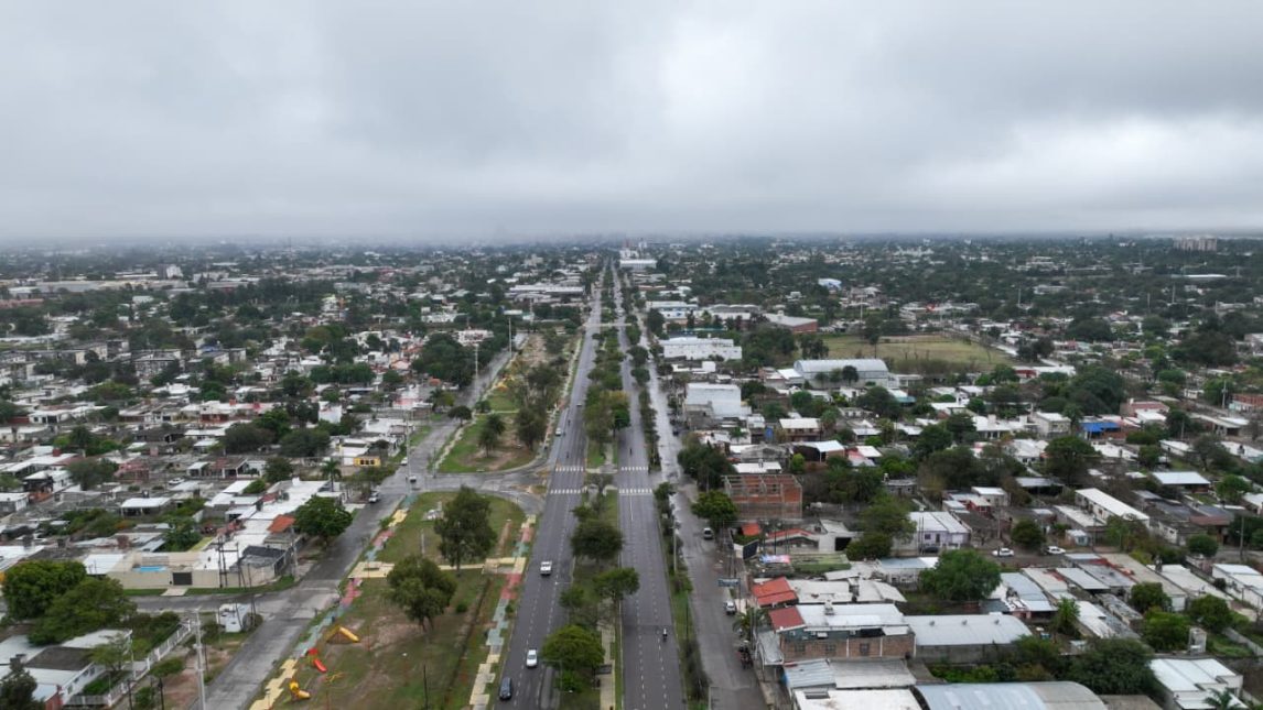 Postales de una mañana gris en Santiago del Estero: el tiempo sigue inestable en este feriado de lunes