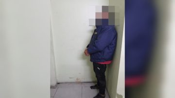 Ingresó a la casa de su expareja, la amenazó con prender fuego el lugar y luego quiso acuchillar a un policía