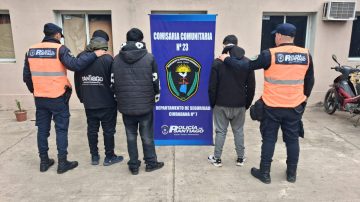 Cuatro detenidos por emboscar y atacar a un joven en una plaza: uno de ellos incumplía prisión domiciliaria