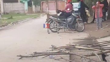 Un bache preocupa a vecinos y a una comunidad educativa en La Banda