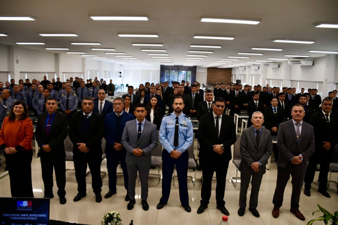 La Policía de Santiago intercambió experiencias con fuerzas de seguridad francesas en materia de prevención del delito y seguridad ciudadana