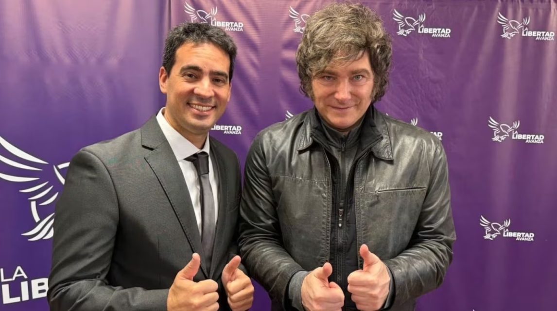 Manuel Adorni deja la vocería presidencial y presentó a Adrián Ravier como su reemplazo