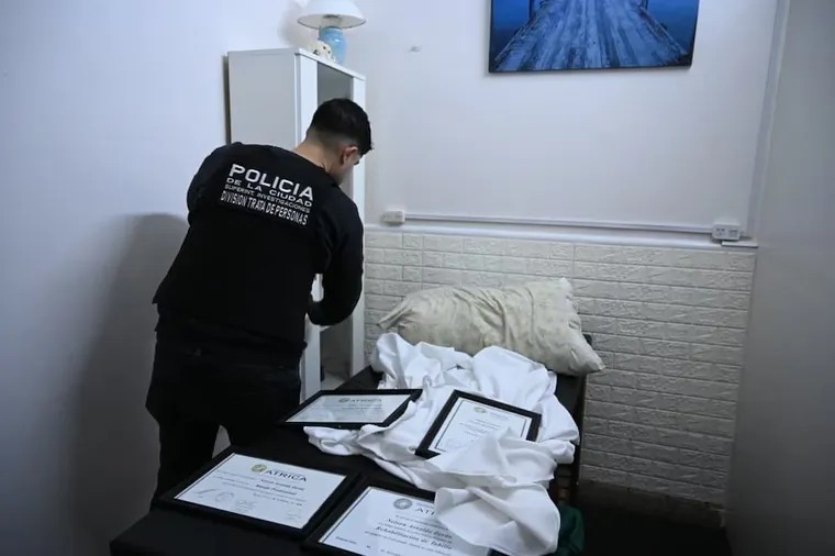 Falso centro de masajes en Caballito: desbaratan un prostíbulo y rescatan a diez mujeres víctimas de trata