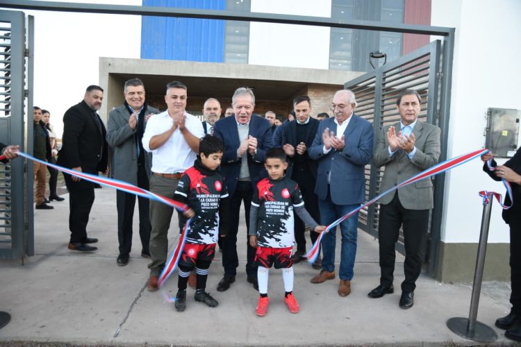 El Gobernador inauguró un Polideportivo y un paquete de obras en Pozo Hondo
