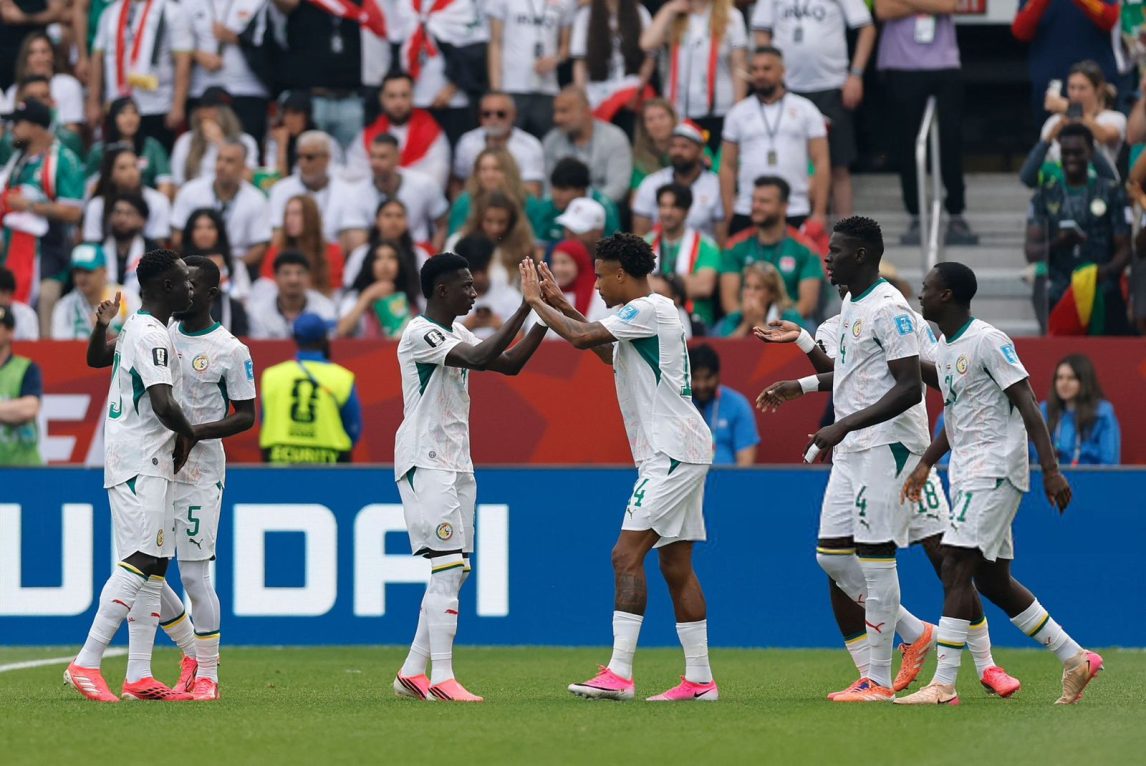Senegal goleó a Irak, pero deberá esperar para conocer su futuro en el Mundial