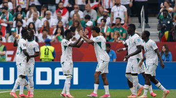 Senegal goleó a Irak, pero deberá esperar para conocer su futuro en el Mundial