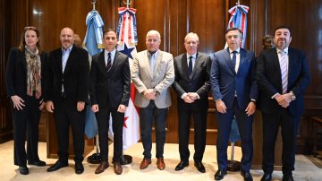 Elías Suárez recibió al embajador de Panamá en Argentina