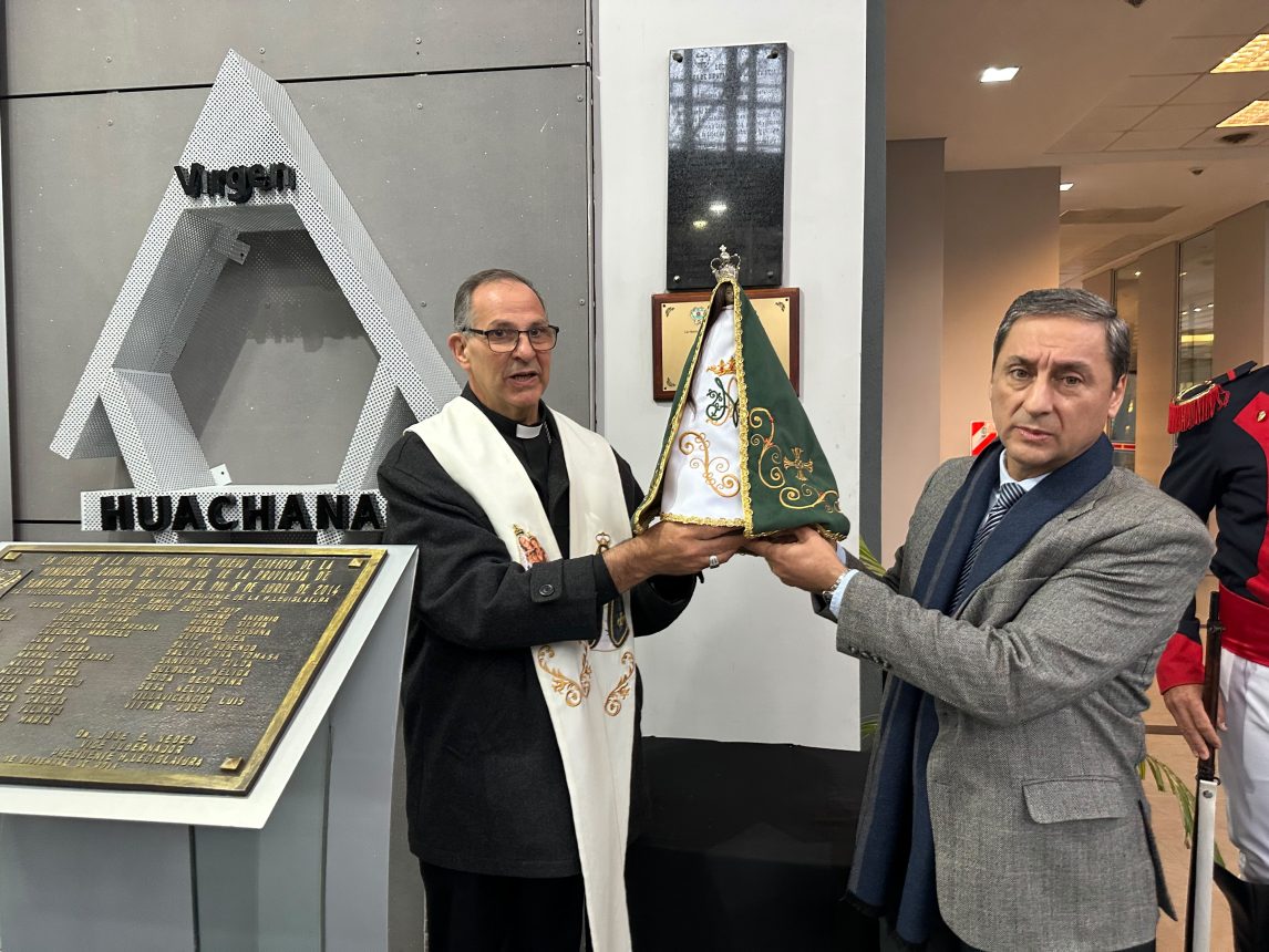 Silva Neder: “Es un honor y un orgullo inmenso recibir la bendición de nuestra Madre de Huachana en esta casa del pueblo”