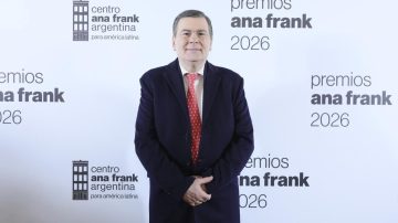 Gerardo Zamora participó de la ceremonia de homenaje al tribunal que juzgó a las Juntas Militares en el Centro Ana Frank