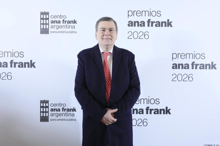 Gerardo Zamora participó de la ceremonia de homenaje al tribunal que juzgó a las Juntas Militares en el Centro Ana Frank