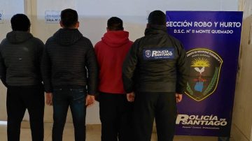 Golpe al abigeato en Monte Quemado: interceptan dos camionetas con tráileres y secuestran 17 animales vacunos