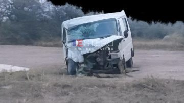 Segundos de terror en Quimilí: una combi que transportaba estudiantes chocó de frente contra una camioneta