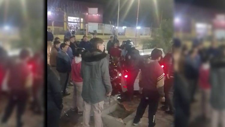 Video: automovilista fuera de control embistió varias motocicletas en Avenida Solís