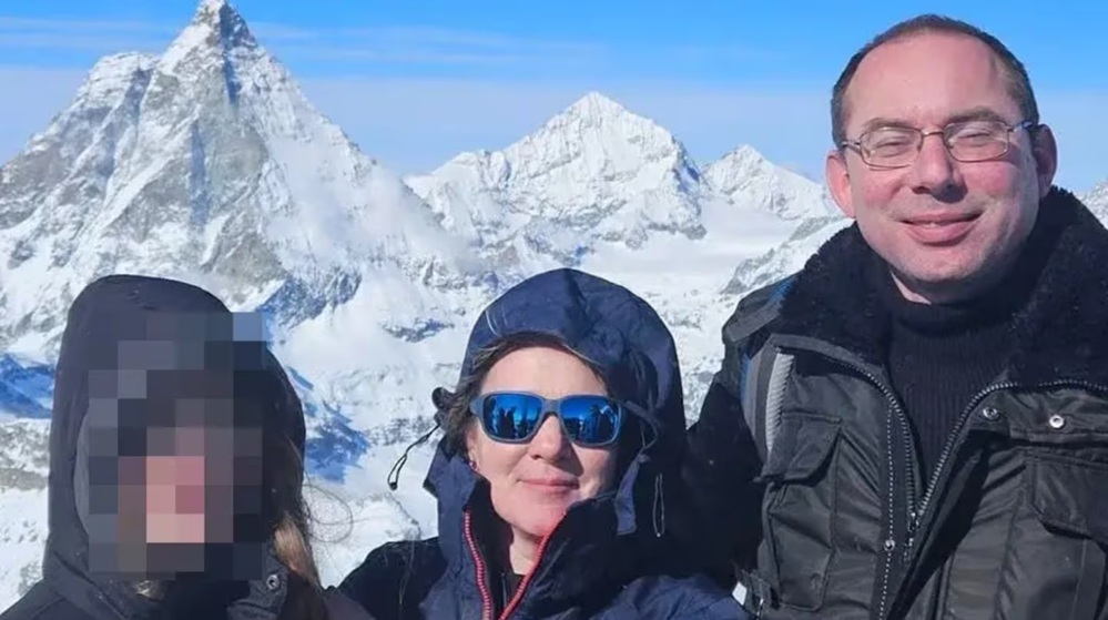 Adolescente “therian” asesinó a sus padres, hirió al perro y envió fotos de la masacre por WhatsApp