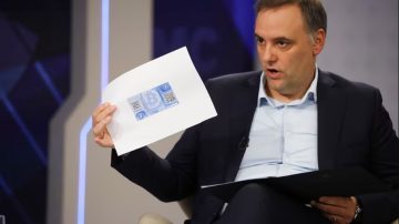 Investigan millonarias compras de Manuel Adorni con tarjetas de empleados públicos