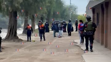 Tras los incidentes Criminalística realizó pericias en el B° Agua y Energía: el joven baleado en la cabeza sigue en estado crítico