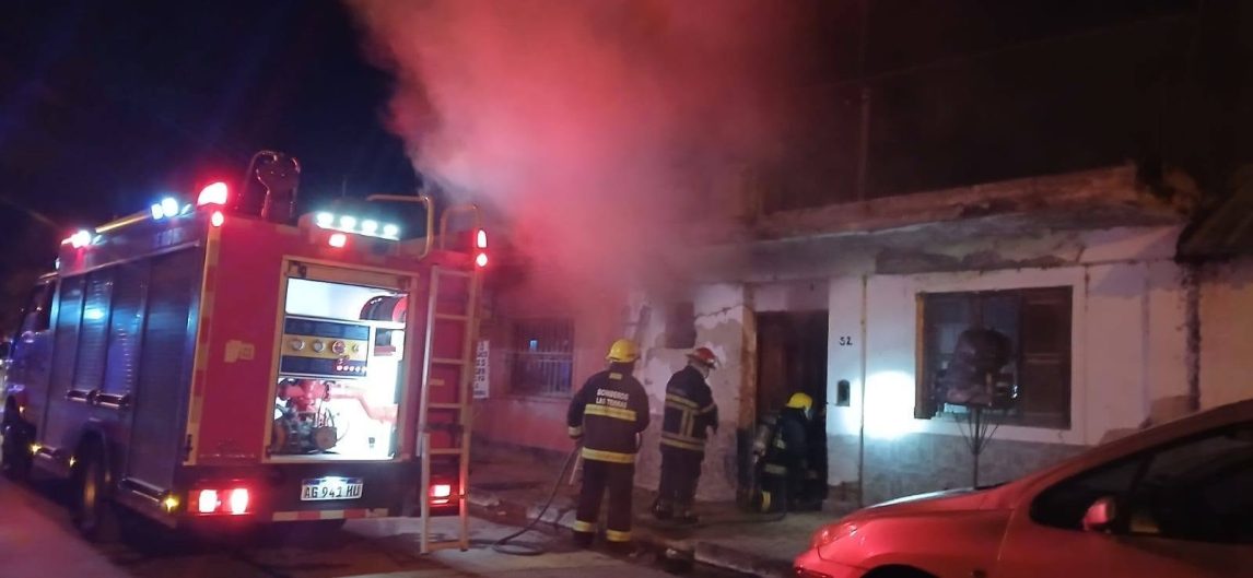 Fumaba en un depósito, se desató un incendio y terminó con quemaduras en las manos