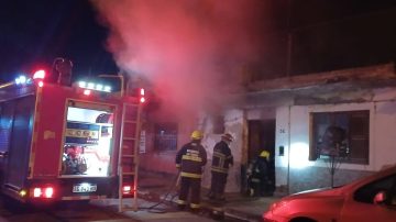 Fumaba en un depósito, se desató un incendio y terminó con quemaduras en las manos