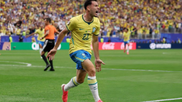 De manera agónica, Brasil venció a Japón y se metió en los octavos de final