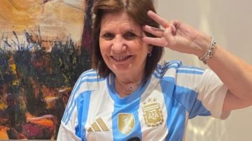 “Brindemos. Todas buenas”: el sugestivo tuit de Patricia Bullrich tras la salida de Adorni y el triunfo de la Selección