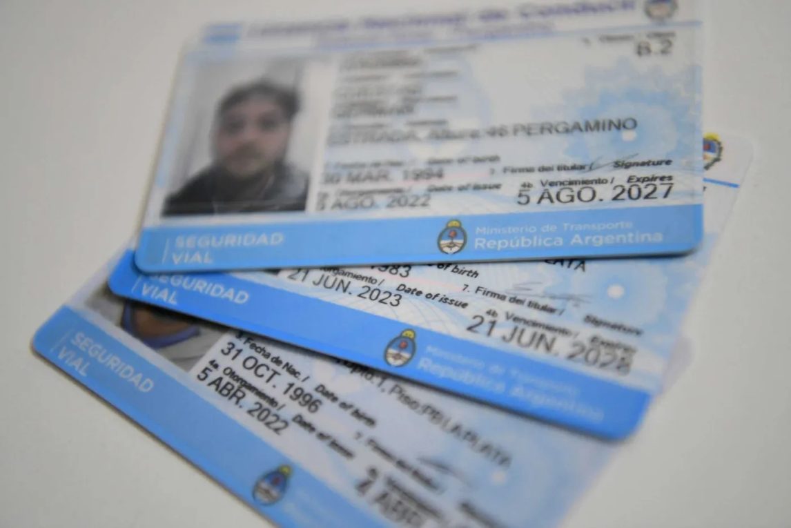 “Dije que iba a llamar a Info del Estero y me solucionaron todo”, el reclamo de un bandeño por demoras en la entrega del carnet de conducir