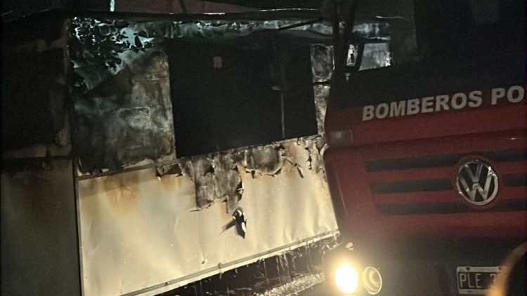 VIDEO | Explotó una garrafa en un carro de comidas y lo perdieron todo: “Hicimos cuatro pasos y explotó”