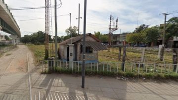 Un incendio consumió una casilla ferroviaria en pleno centro bandeño