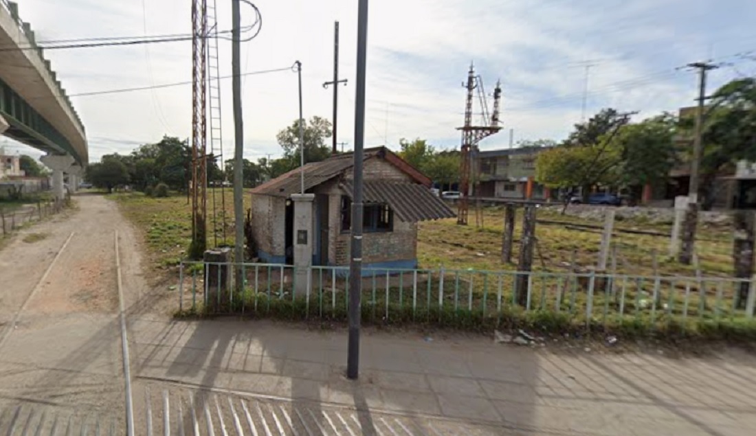 Un incendio consumió una casilla ferroviaria en pleno centro bandeño