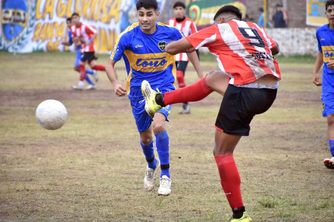 Boca y Sportivo igualaron en el clásico de Tintina y homenajearon a Felipe Gómez