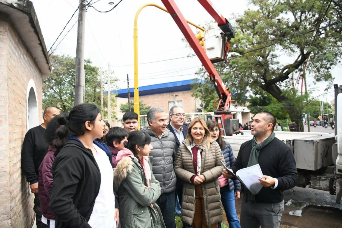 La intendente Norma Fuentes recorrió la estación de carga de la línea de colectivos eléctricos