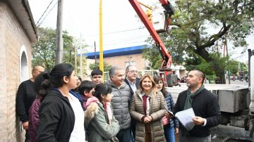 La intendente Norma Fuentes recorrió la estación de carga de la línea de colectivos eléctricos